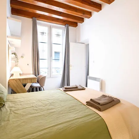 Διαμέρισμα 4 Guests Flat Palais Royal 1 *